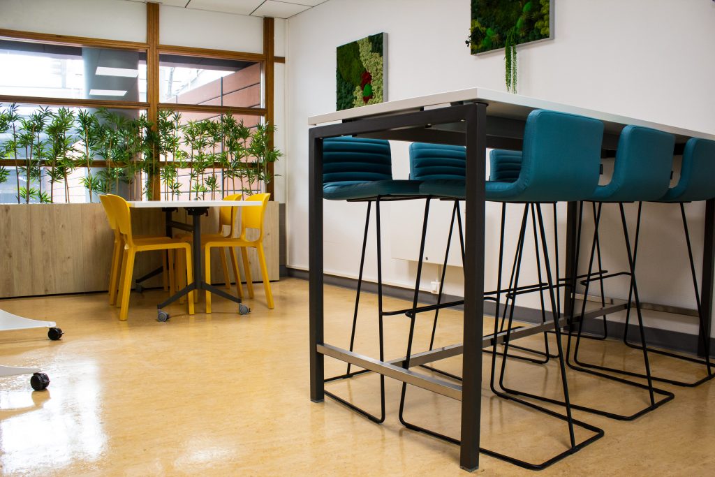 Aménagement espace de travail université BOA mobilier